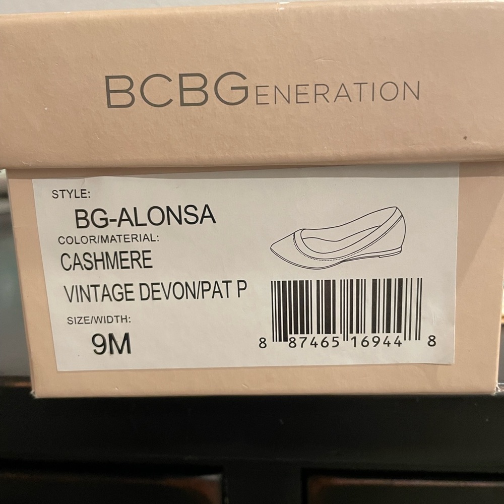 BCBGeneration LIKE NEW flats size 9 - Picture 2 of 14